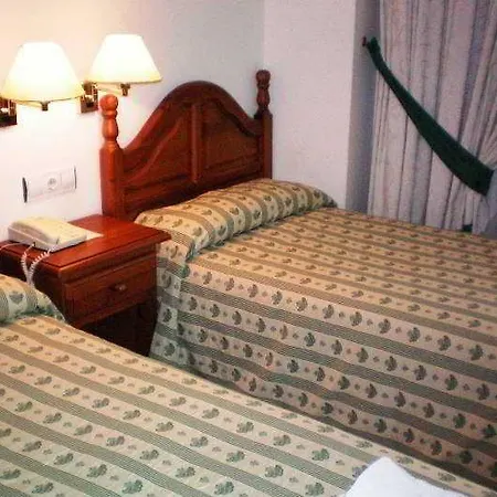 Hotel Clemente Barbastro